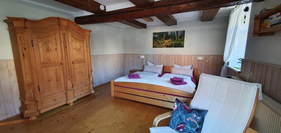 Photo of the whole room, Bedroom