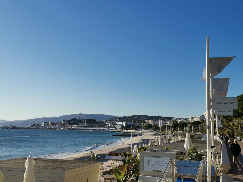 Nearby landmark, Day, Neighbourhood, Beach