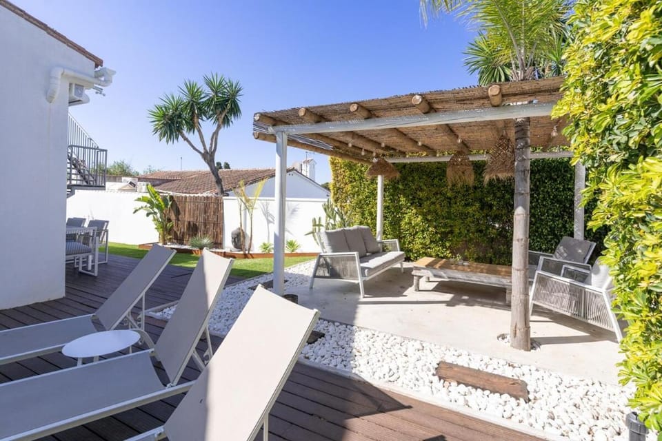 Villa Madrugada, beachside villa in Costabella Villa in Marbella