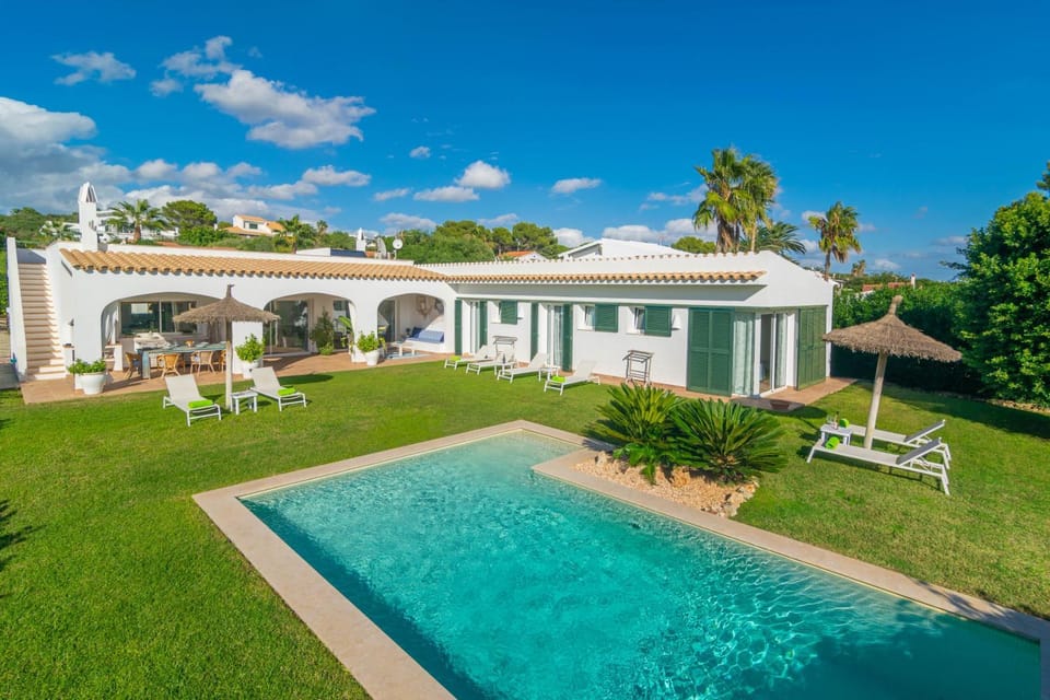 Property building, Garden, Swimming pool
