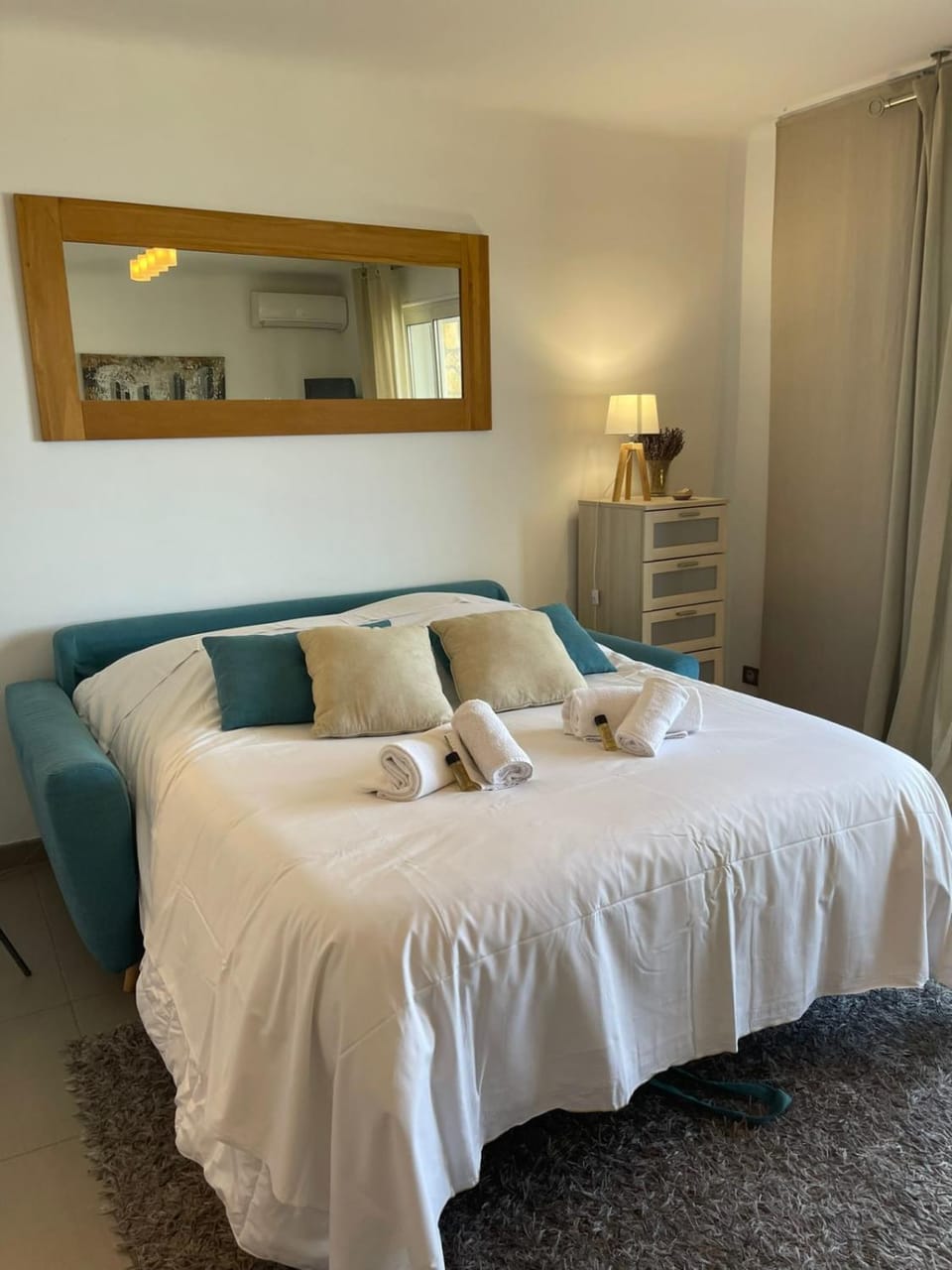 Fully equipped beachfront studio in the heart of the city center bd Leclerc Apartment in Antibes