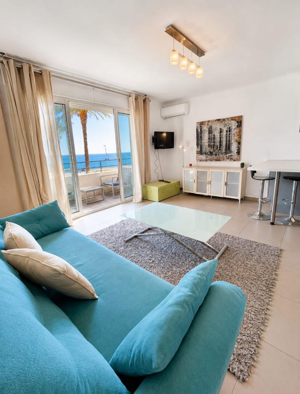 Fully equipped beachfront studio in the heart of the city center bd Leclerc Apartment in Antibes