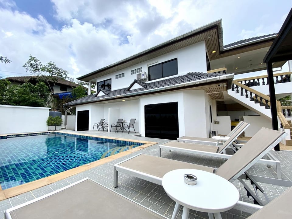 Property building, Patio, Day, View (from property/room), Balcony/Terrace, Pool view, Swimming pool, sunbed