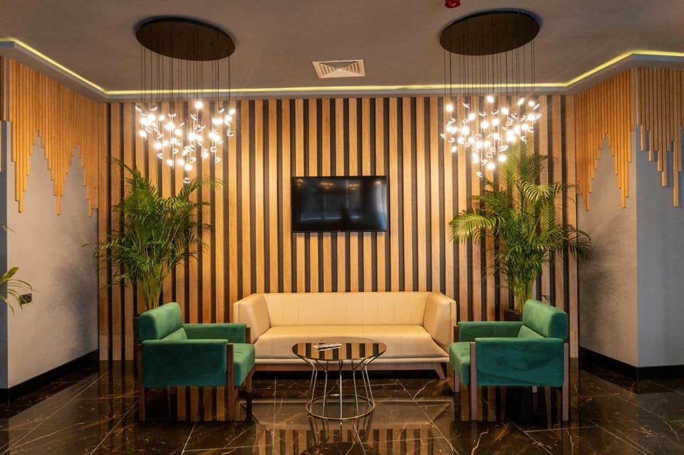 Property building, Patio, Balcony/Terrace