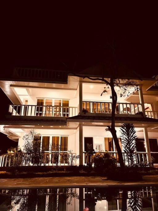 Fiorella Beach House, Diani Beach Bed and Breakfast in Diani Beach