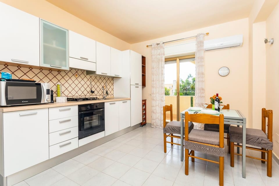 Property building, Kitchen or kitchenette, Living room