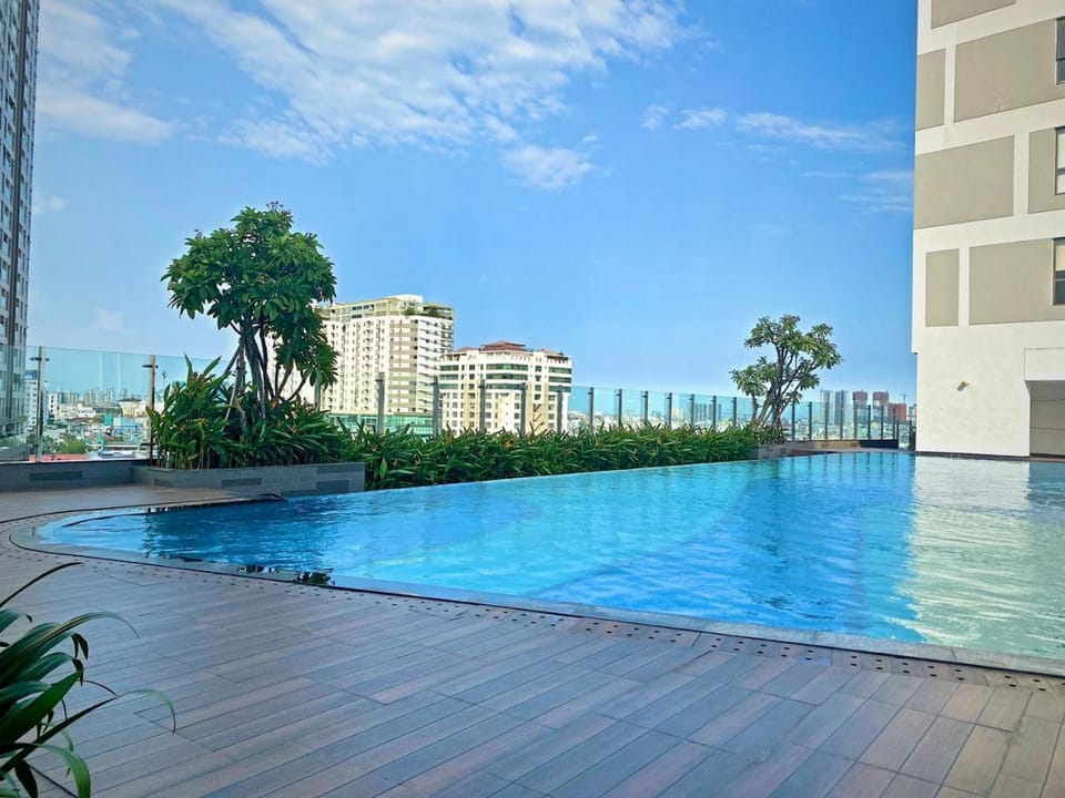 Property building, Day, Swimming pool