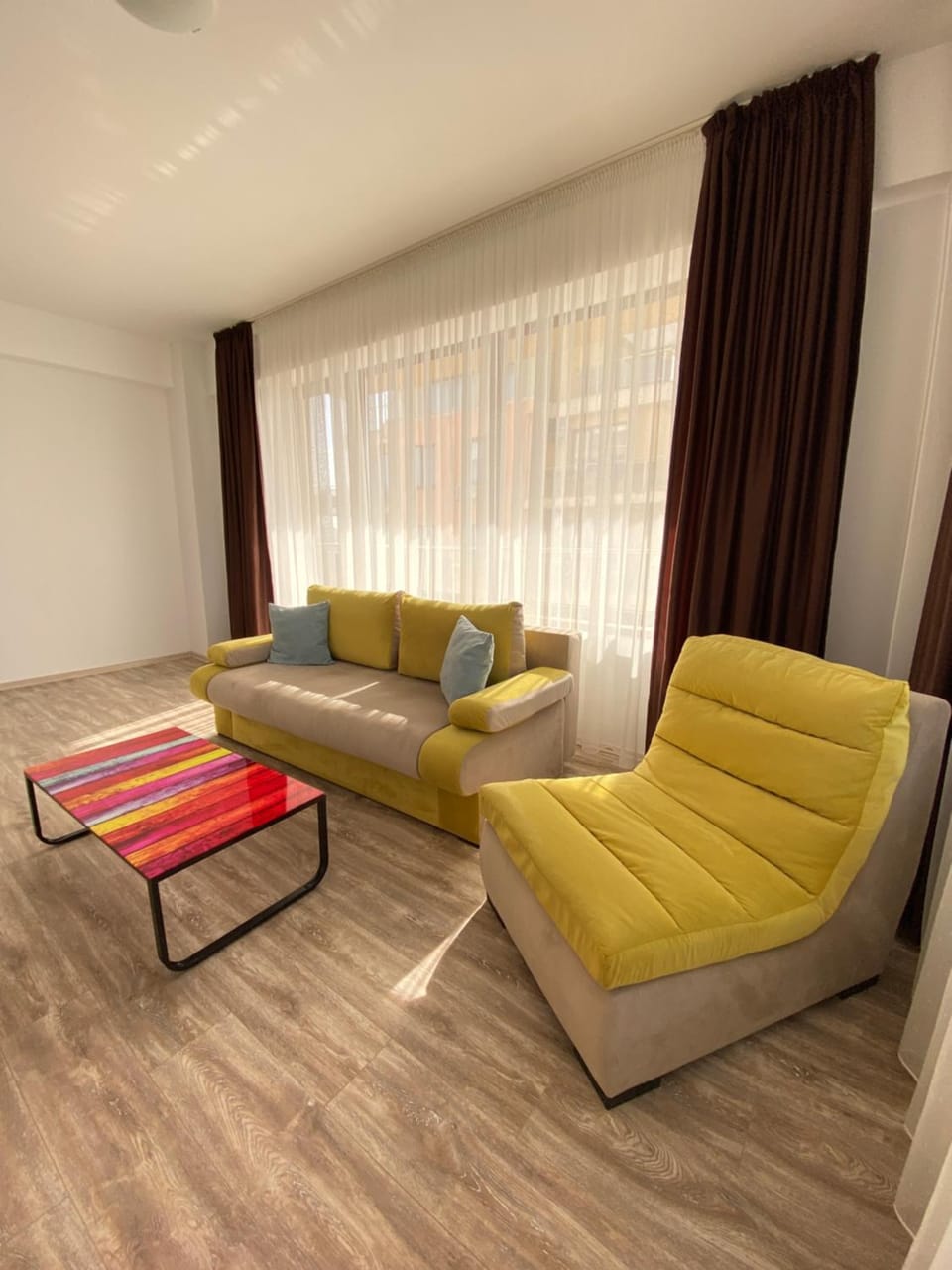 Nightclub / DJ, Living room, Seating area, Beach, Lake view, Sea view, Swimming pool