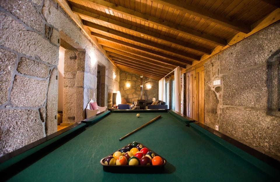Billiard, Game Room