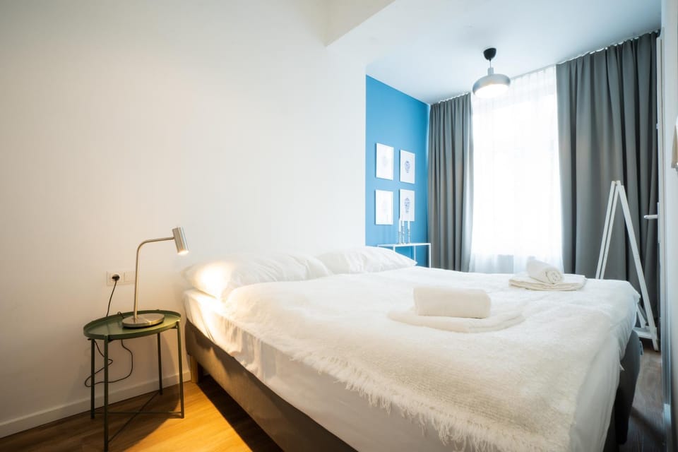 Bed, Photo of the whole room, Bedroom, towels