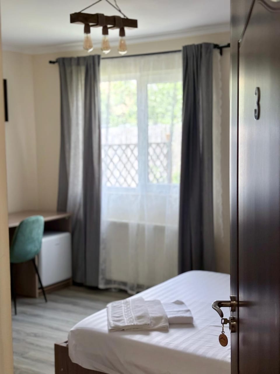 Bed, Photo of the whole room, Bedroom, towels