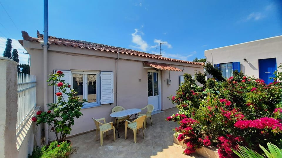 Aegina house1 Apartment in Argolis, Greece