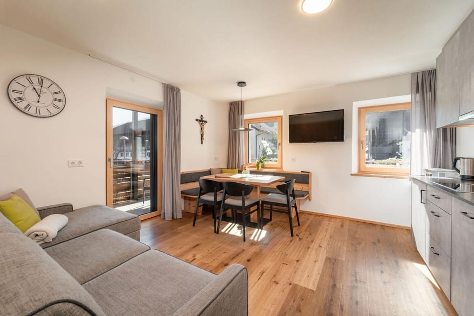 Kitchen or kitchenette, Living room, Dining area