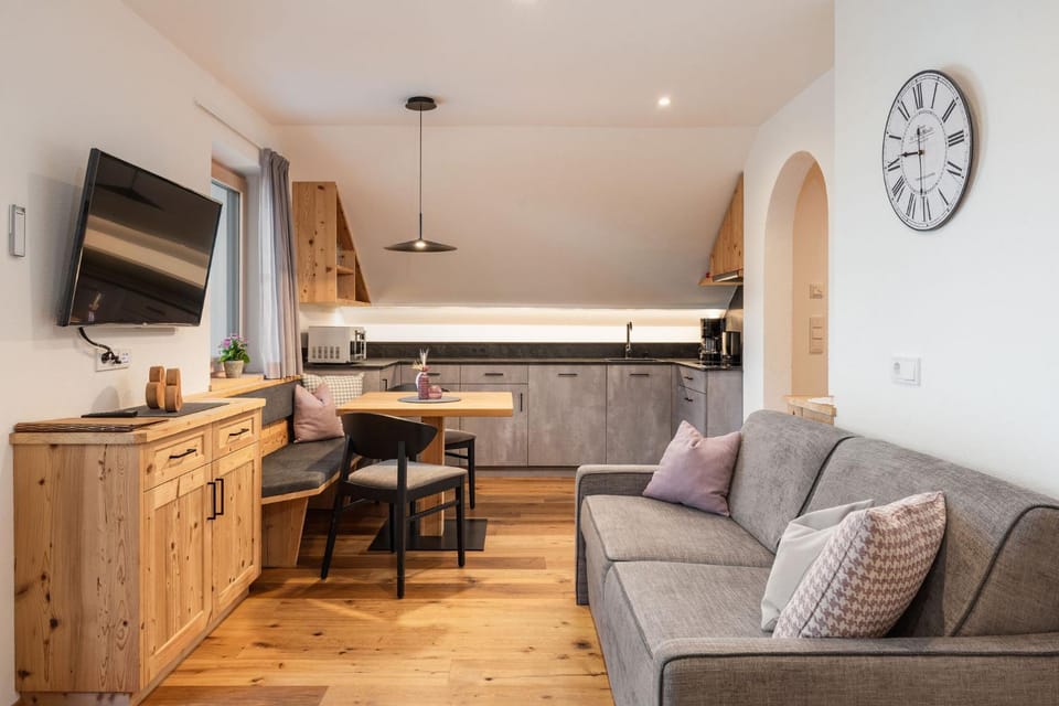 Kitchen or kitchenette, Living room