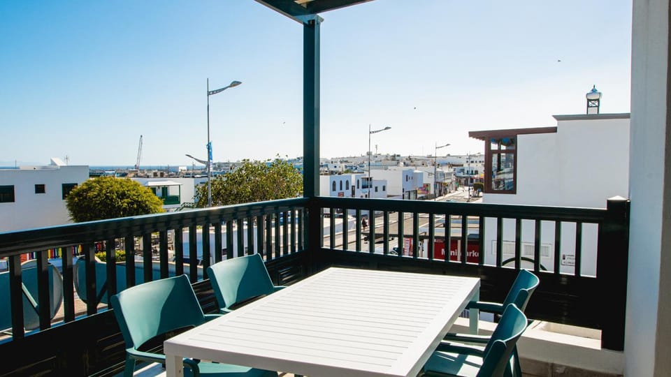 View (from property/room), Balcony/Terrace, Dining area, Sea view, internet, air conditioner