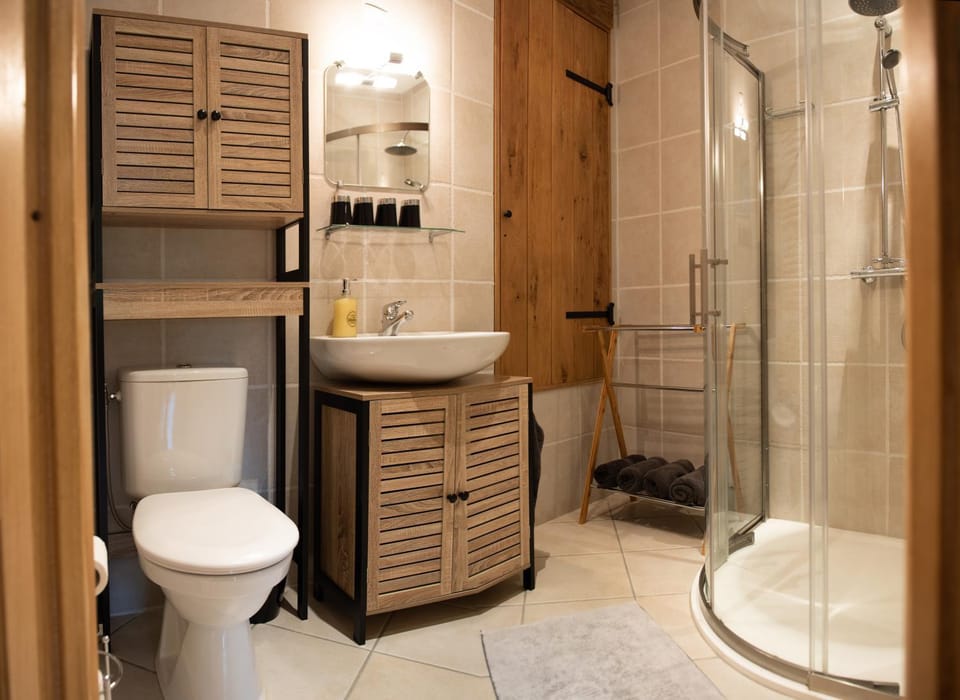 Shower, Toilet, Bathroom