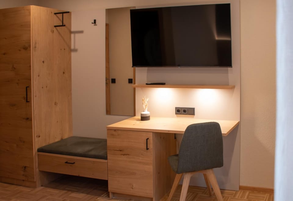 TV and multimedia, Photo of the whole room