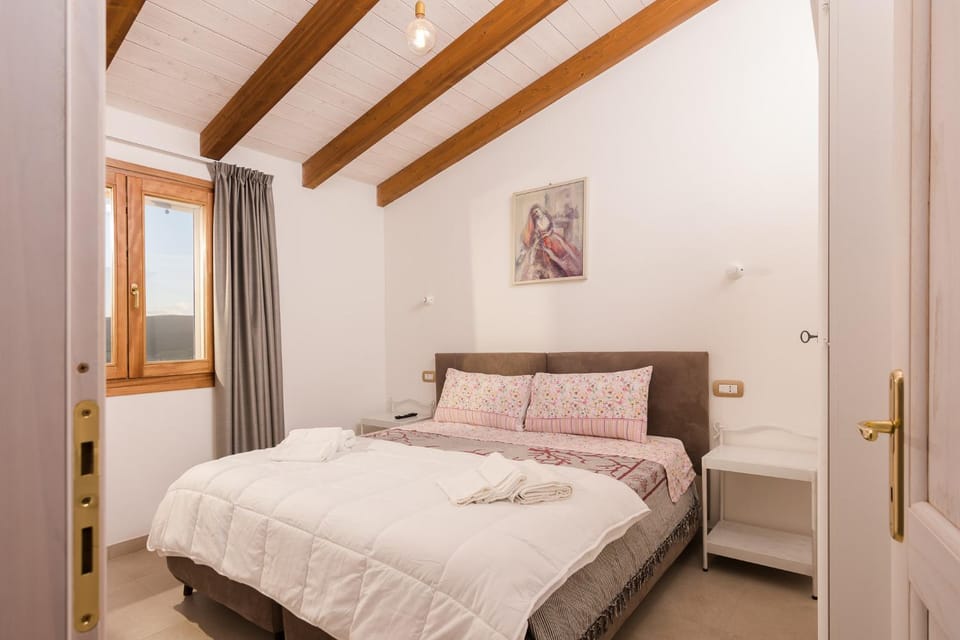 Spring, Bed, Bird's eye view, View (from property/room), View (from property/room), Photo of the whole room, Bedroom, Garden view, Sea view, Sea view, Inner courtyard view, wardrobe
