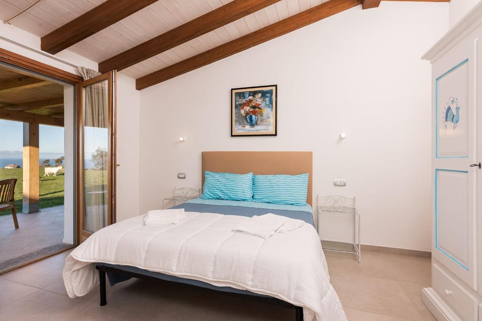 Spring, Bed, Photo of the whole room, Bedroom, Sea view, Sea view, towels, towels
