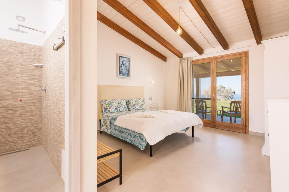 Spring, Bed, Day, Night, Winter, Summer, Photo of the whole room, Bedroom, Autumn, Sea view, Sea view, microwave, acessibility