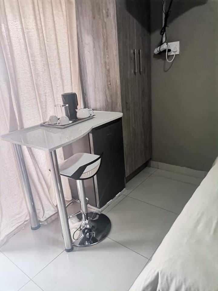 Sunset View Palace Guest House Bed and Breakfast in Gauteng