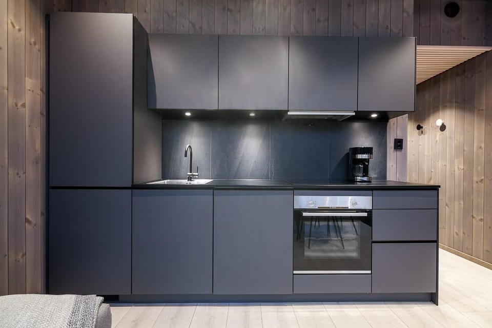 Coffee/tea facilities, Kitchen or kitchenette, dishwasher, oven, stove, kitchen