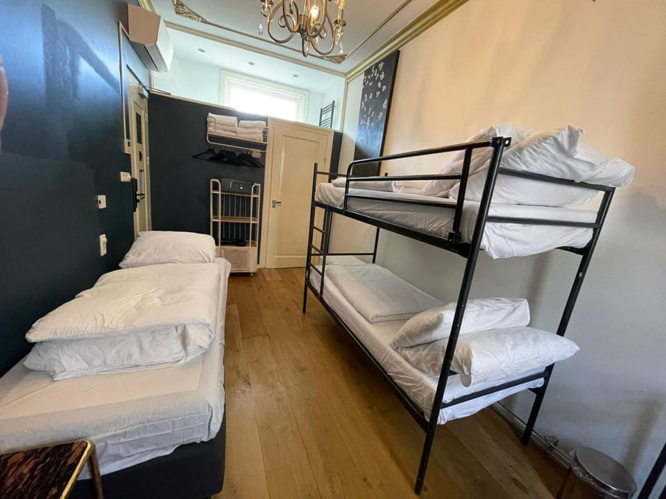 Bed, Bedroom, bunk bed
