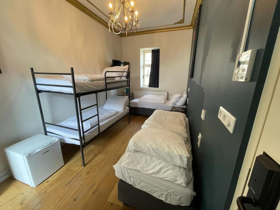 Bed, Bedroom, bunk bed