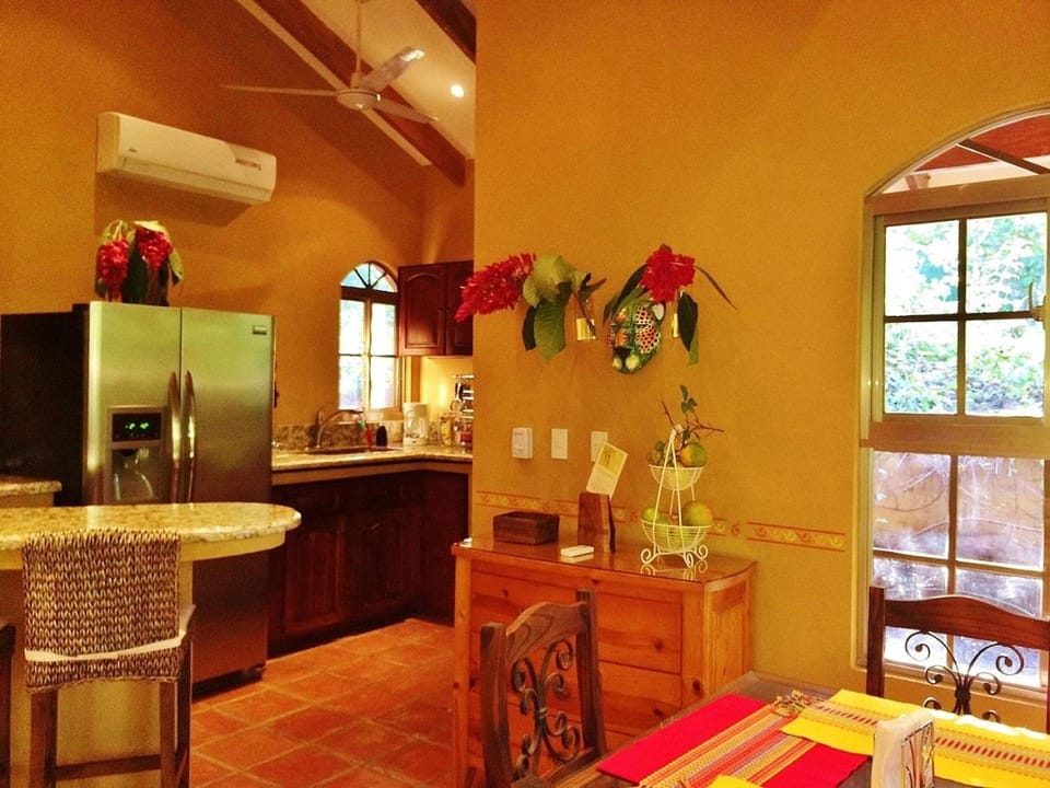 3 Architectural Homes, Wi-fi and Pool Villa in Alajuela Province