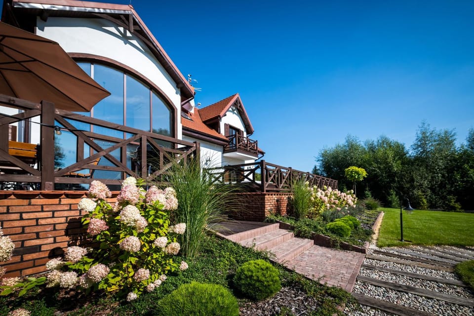 Property building, Facade/entrance, Garden