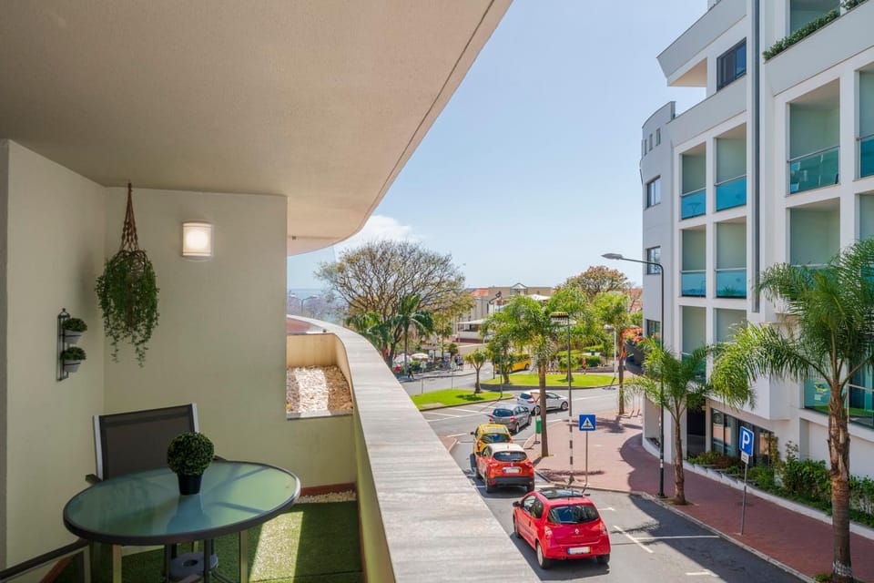 Balcony/Terrace, Street view