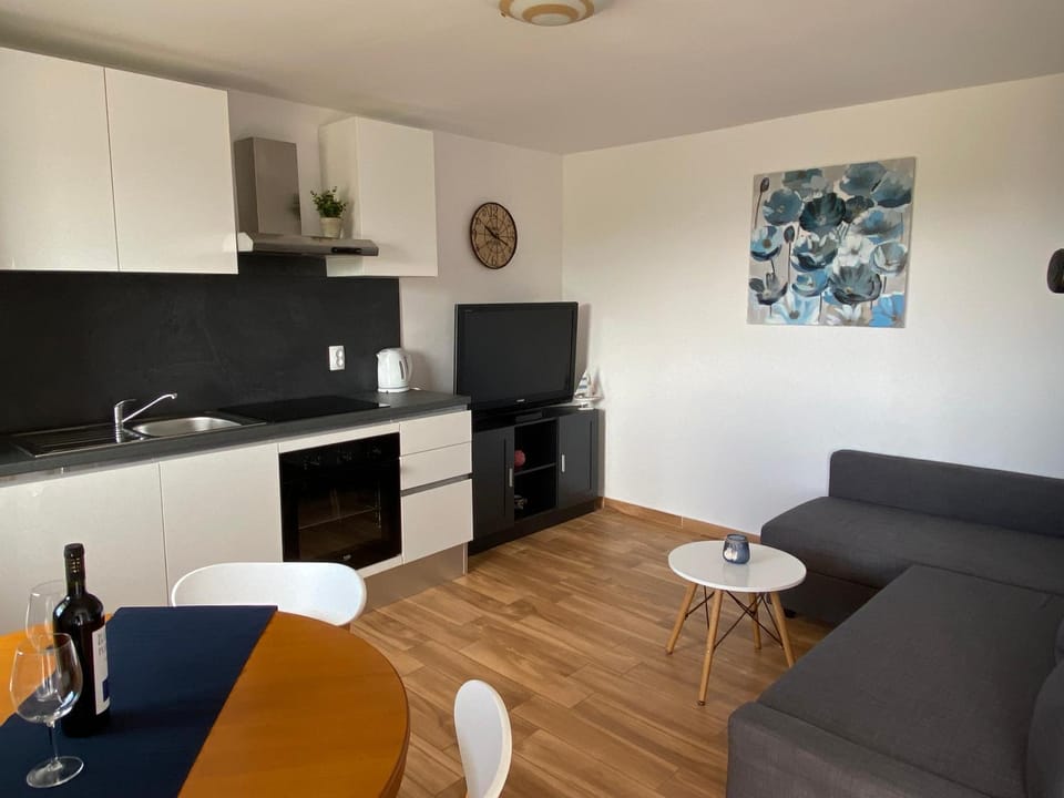 Kitchen or kitchenette, Living room