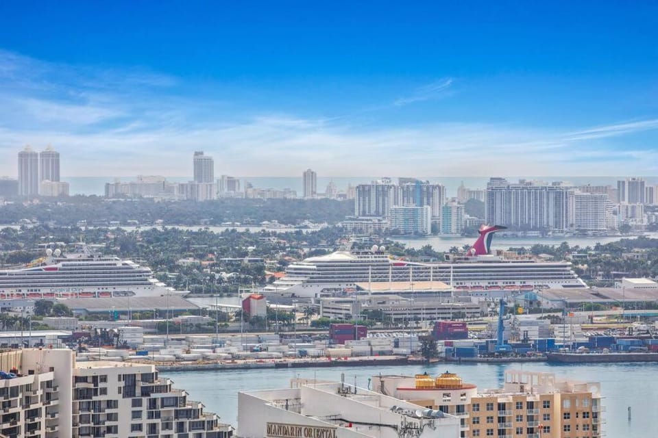 Amazing Penthouse In beautiful Brickell 42 floor!! Free Garage Parking Apartment in Brickell