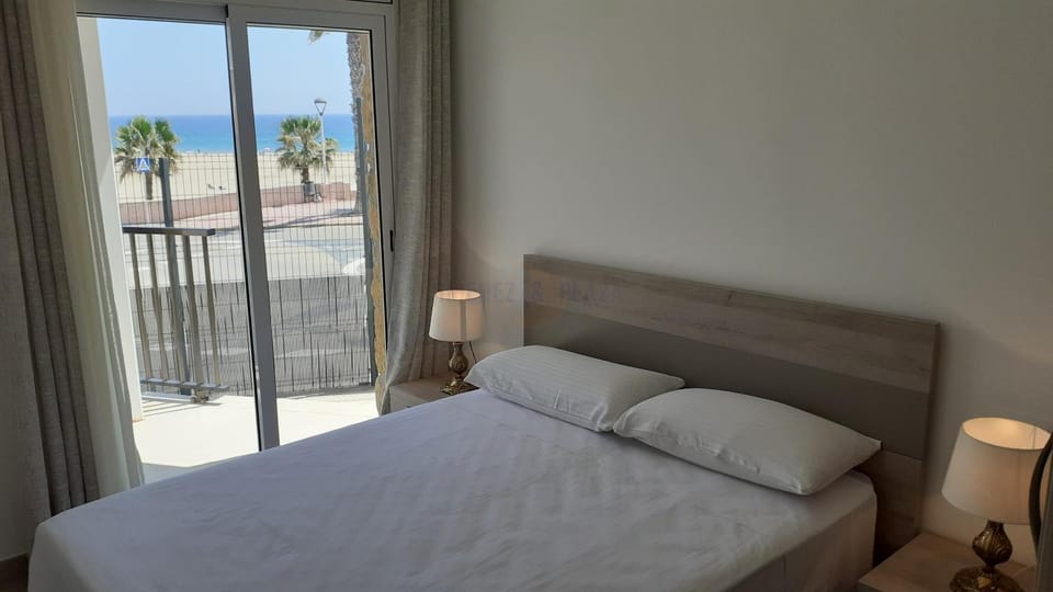 Photo of the whole room, Bedroom, Sea view