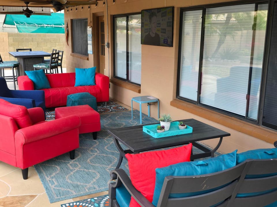 Cozy home with pool, fire table, BBQ, RV parking House in Mesa