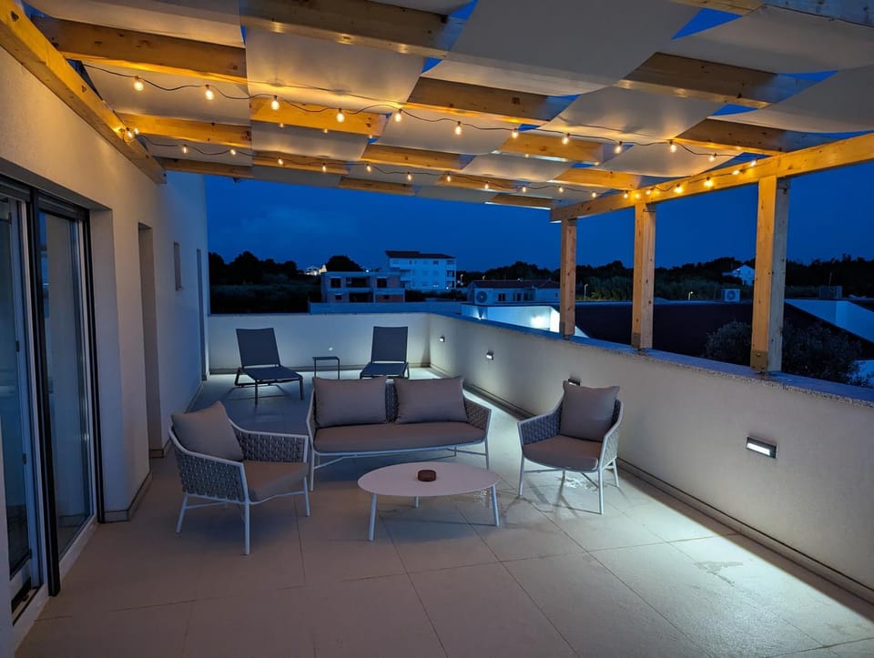Night, Balcony/Terrace