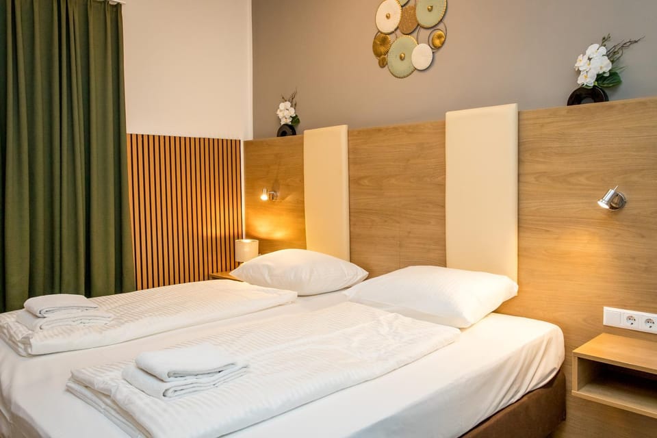 Bed, towels