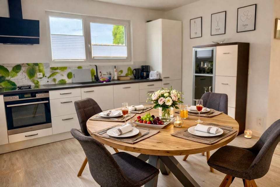 Seating area, Dining area