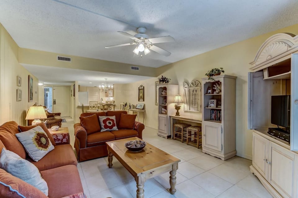 DogFriendly Beachwood Condo Apartment in Amelia Island