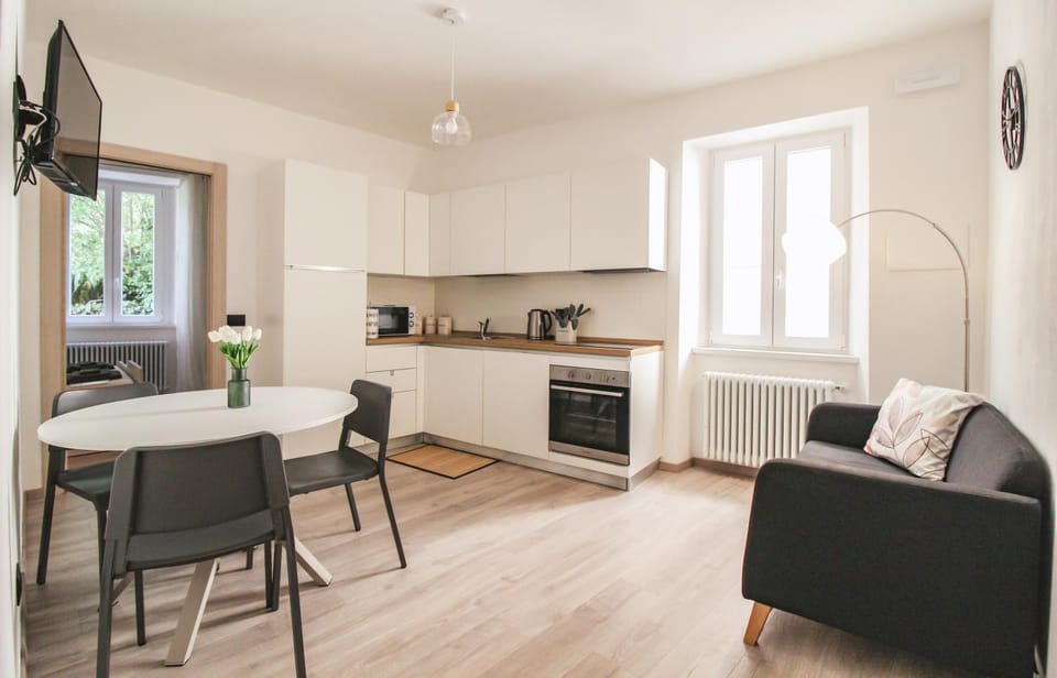 Coffee/tea facilities, Kitchen or kitchenette, Living room, Seating area, Dining area, minibar, pet friendly, stove