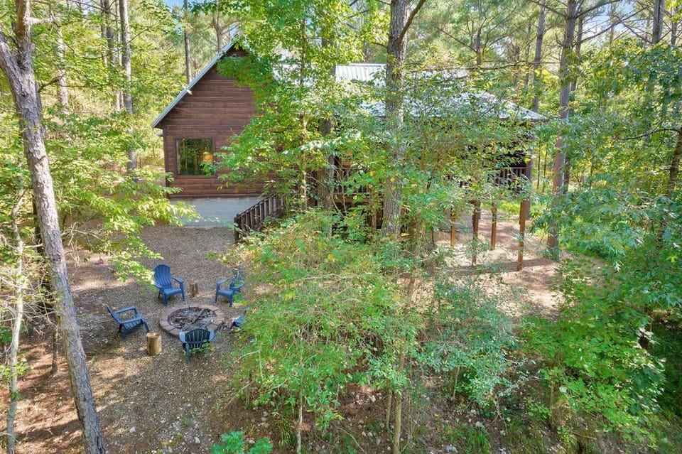 Gorgeous Idyllic Cabin w Hot Tub and Fire Pit Quittin Time is Secluded Romantic Oasis w Luxury Bathroom Double Shower and Bathtub Foosball Table Cabin in Broken Bow