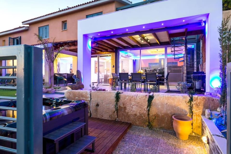 Family Luxury Marissa Villa House in Paphos