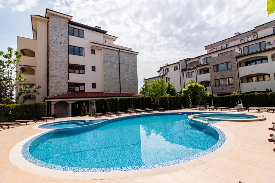 Pool view, Swimming pool