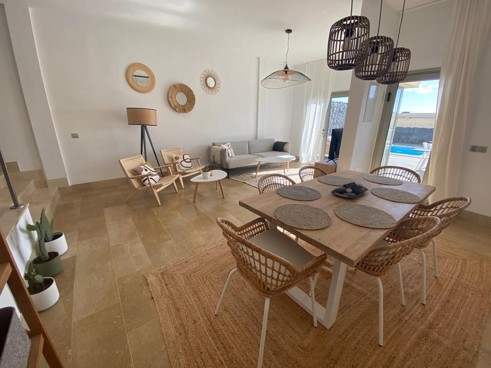 Living room, Seating area, Dining area