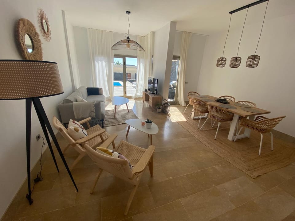 Living room, Seating area, Dining area