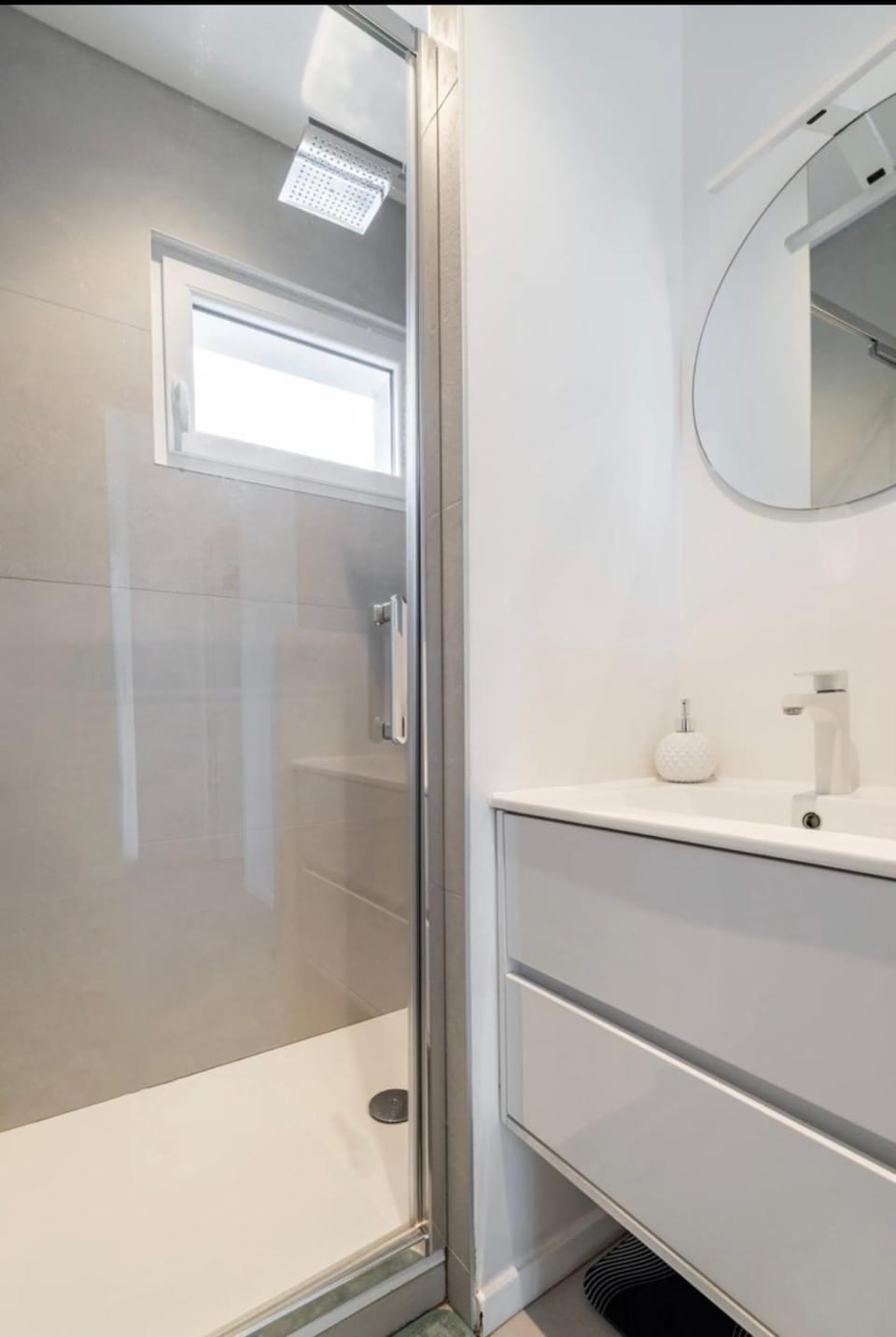 Shower, Bathroom, towels