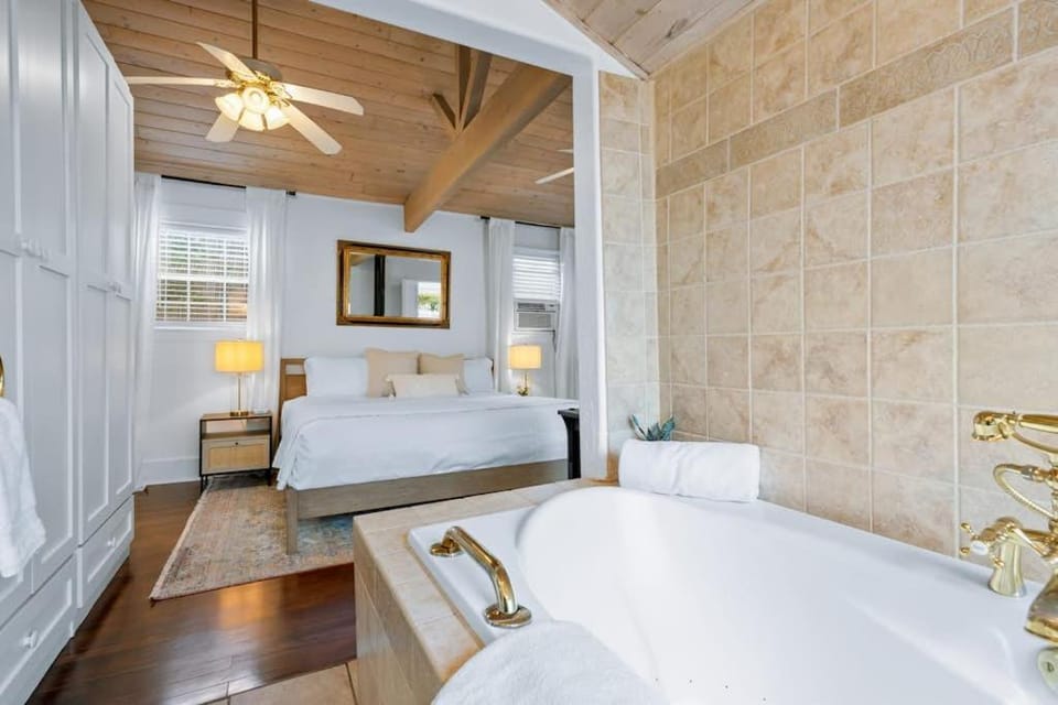 Santa Barbara Beach Cottage House in Montecito