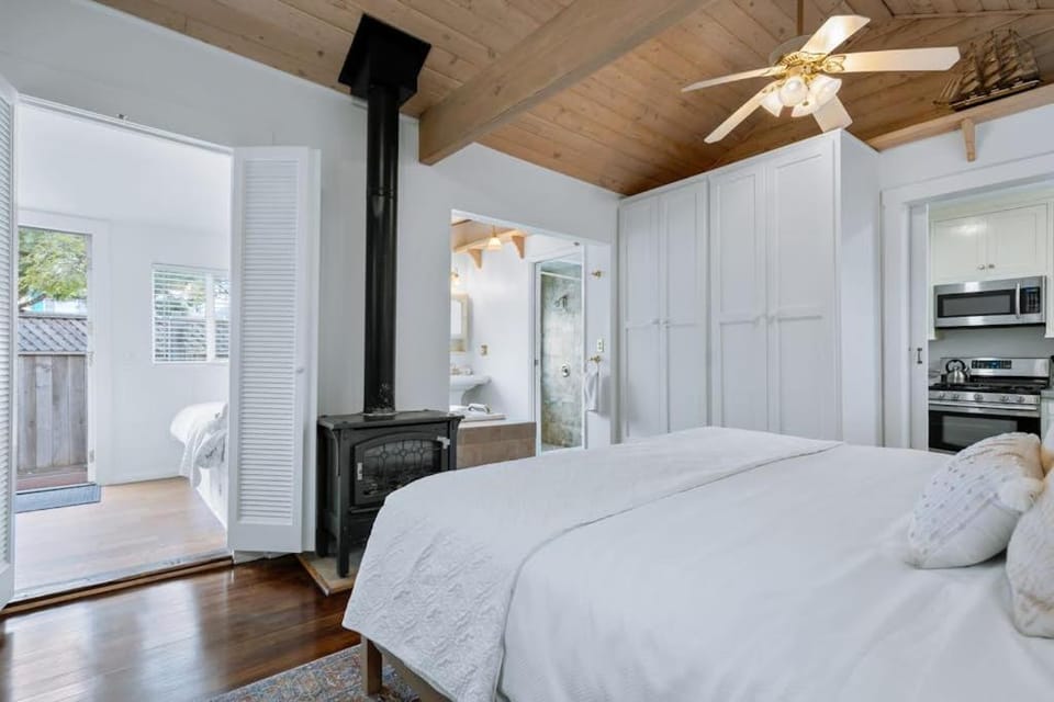 Santa Barbara Beach Cottage House in Montecito