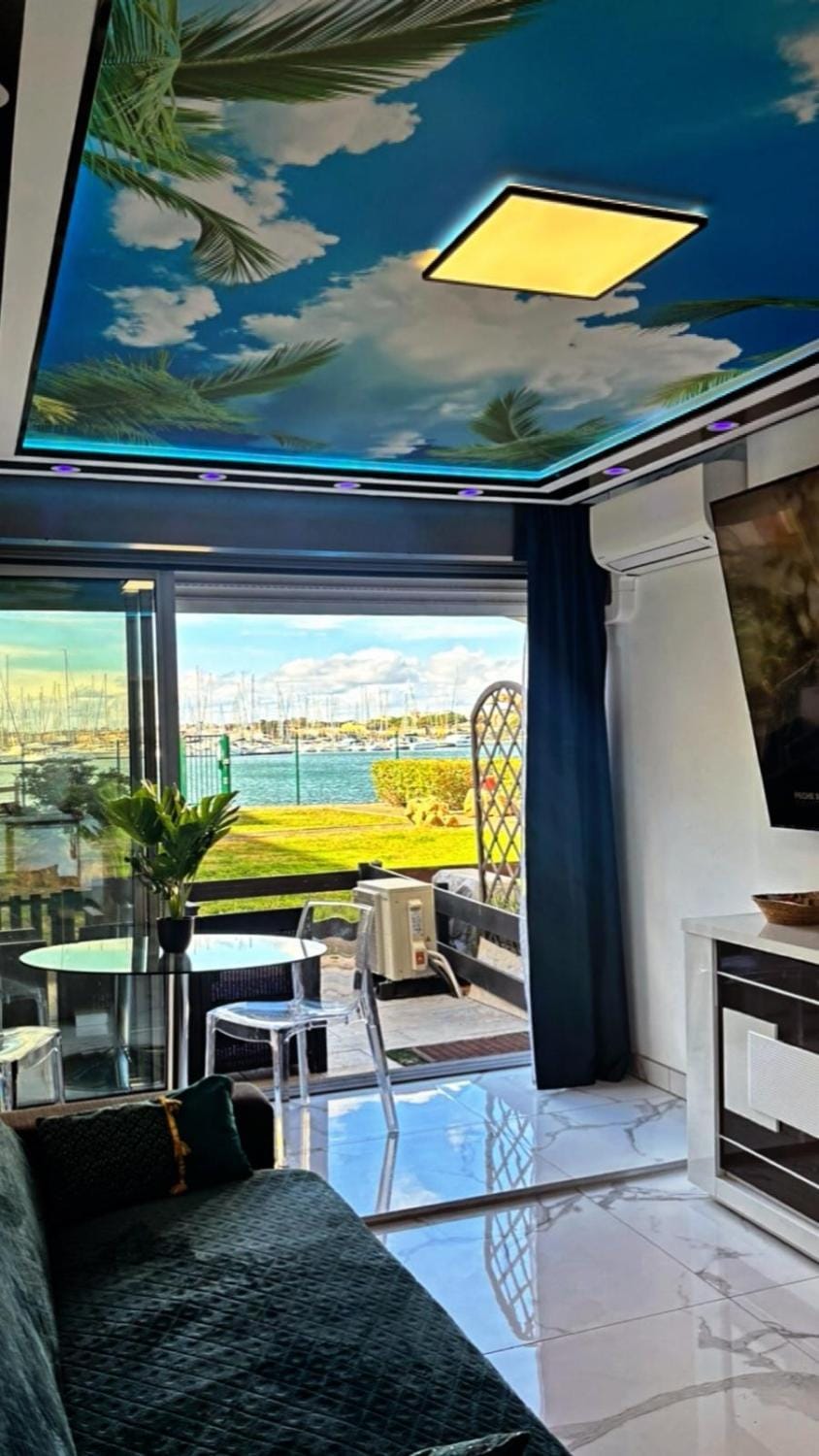 Natural landscape, TV and multimedia, View (from property/room), Balcony/Terrace, Living room, Seating area, Dining area
