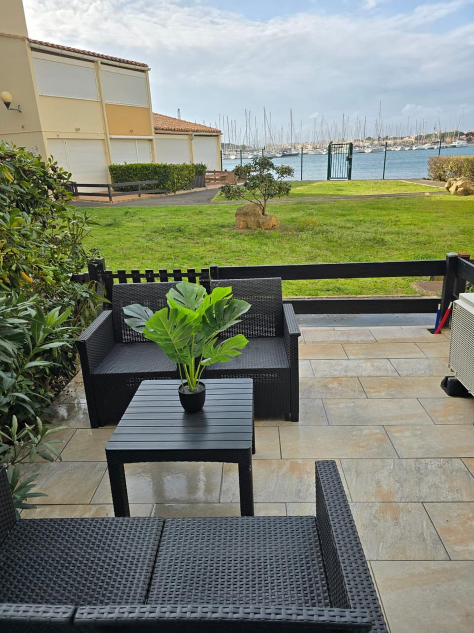 Patio, Spring, Day, Natural landscape, Garden, View (from property/room), Balcony/Terrace, Living room, Seating area, Garden view, Lake view, River view